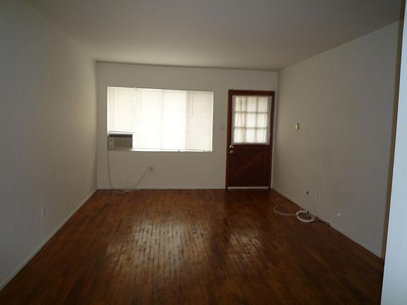 4th image of 9309 La Mesa Dr APT B