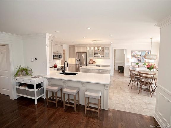 2nd image of 10 Emma Ct