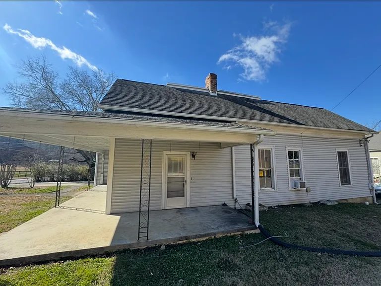 600 S Broad St SW — Photo 2