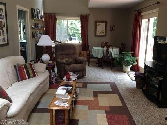 5th image of 1923 Crestwood Ln