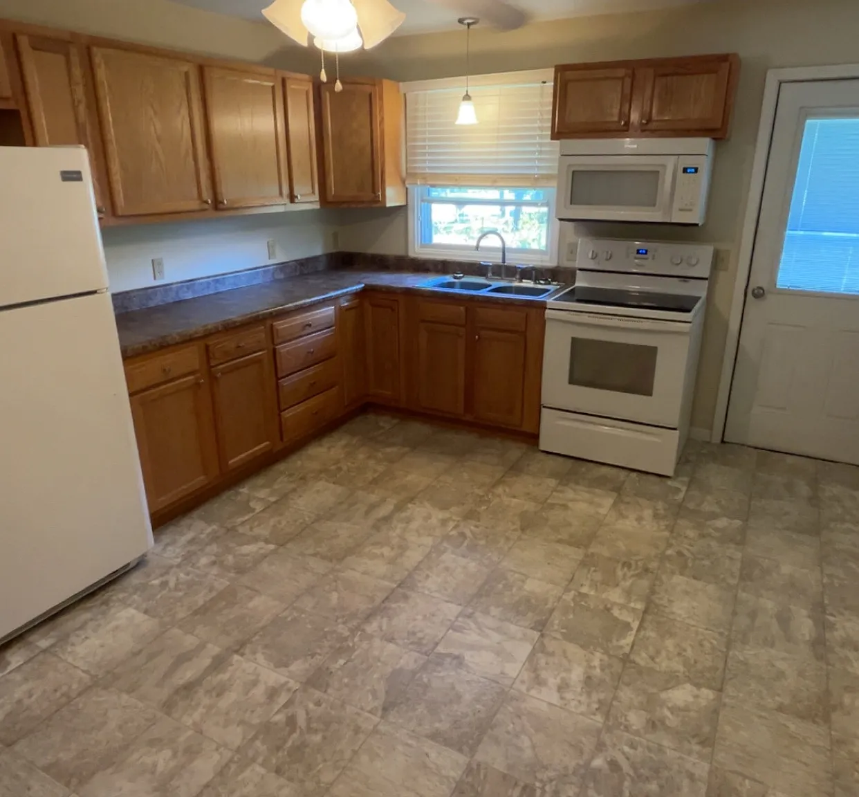 2 bed, $825 — Photo 2