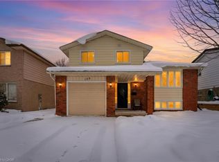 139 The Country Way, Kitchener, ON N2E 2L1