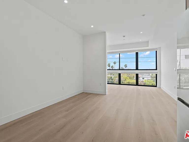 1808 Lincoln Blvd #204 — Photo 1
