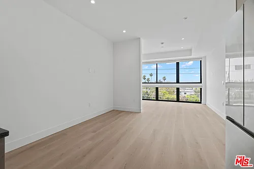 1808 Lincoln Blvd #204 Photo 1