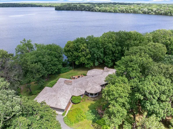 22 Evergreen Rd, North Oaks, MN 55127