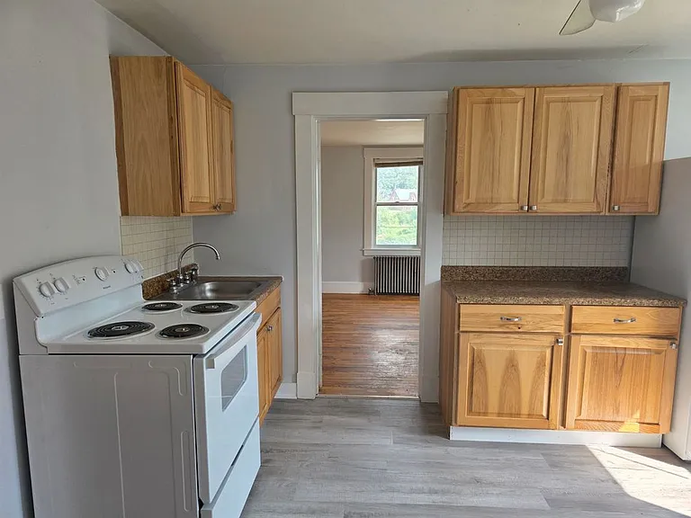 10 N Main St #2 — Photo 4