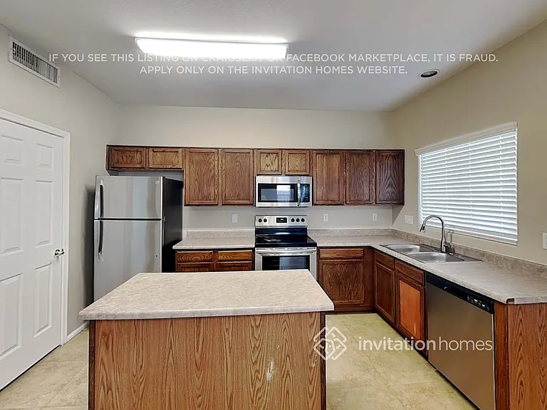 1640 S 171st Dr — Photo 6