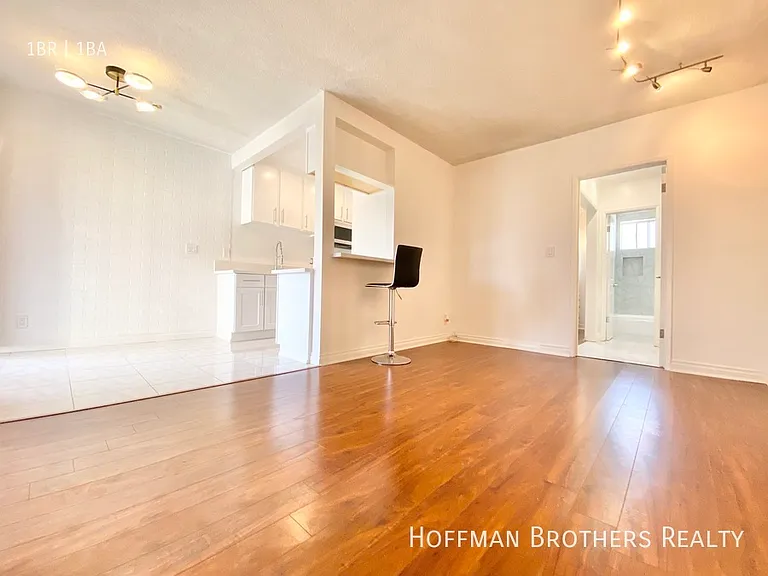 1313 N June St #209 — Photo 3