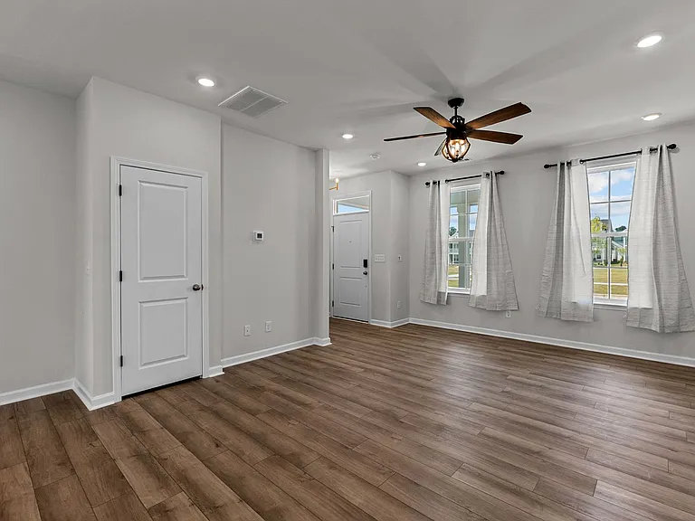 241 Pear Blossom Pkwy — Photo 9