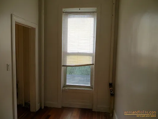 Rented by aptsandlofts.com | media 11