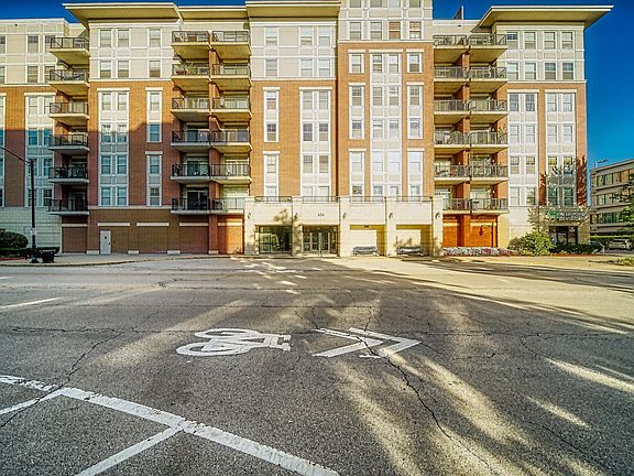 3rd image of 656 Pearson St Unit 405