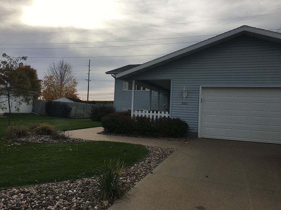 1st image of 806 Remington Dr