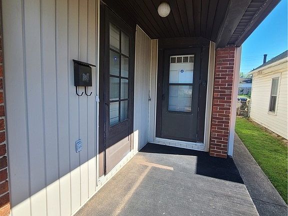 3rd image of 454 Carlisle Ave
