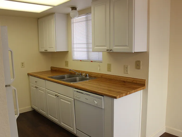 715 Creston Rd #D — Photo 2