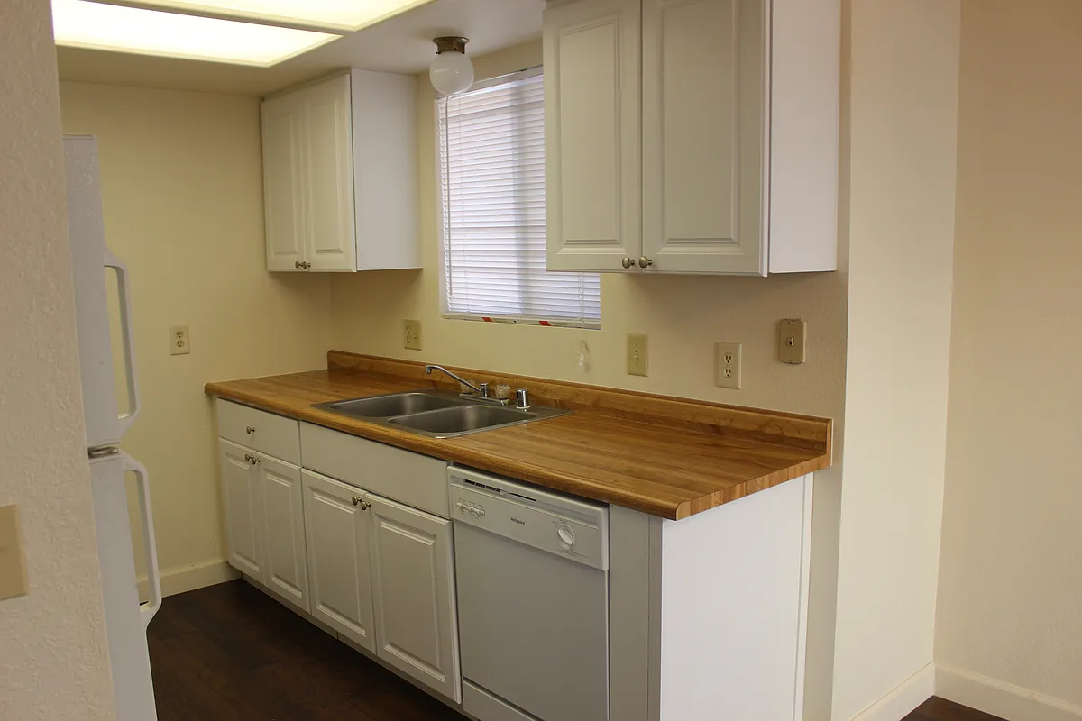 Building Photo - 715 Creston Rd #D