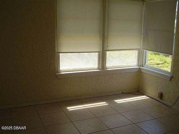 4th image of 221 Williams Ave