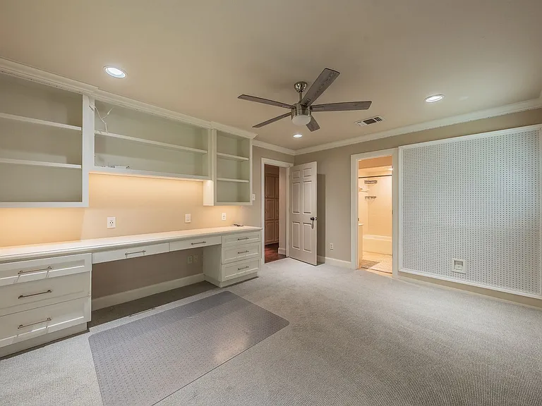6724 Blue Meadow Dr — Photo 32