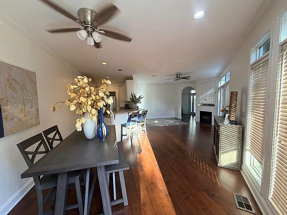 4th image of 1003 Island Park Cir