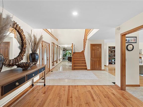 3rd image of 2465 Harkney Hill Rd