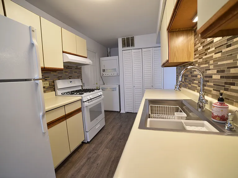 437 N Cambridge Dr — Photo 8