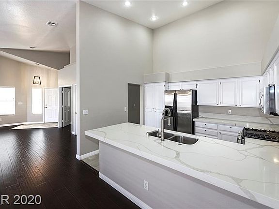 3rd image of 10010 Catalina Canyon Ave