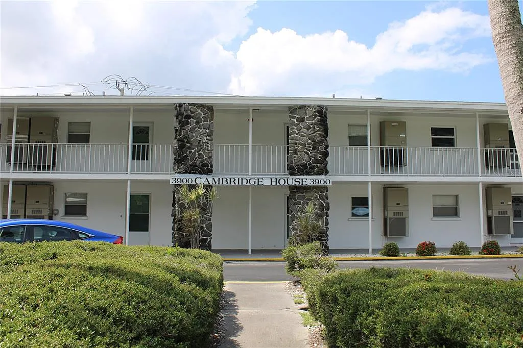 1 bed, 1.0 bath, 715 sqft, $1,195 — Photo 2