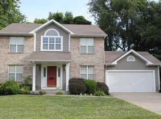 200 Barrett Lake Dr, Swansea, IL 62226