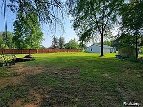 3rd image of 2325 Mertz Rd