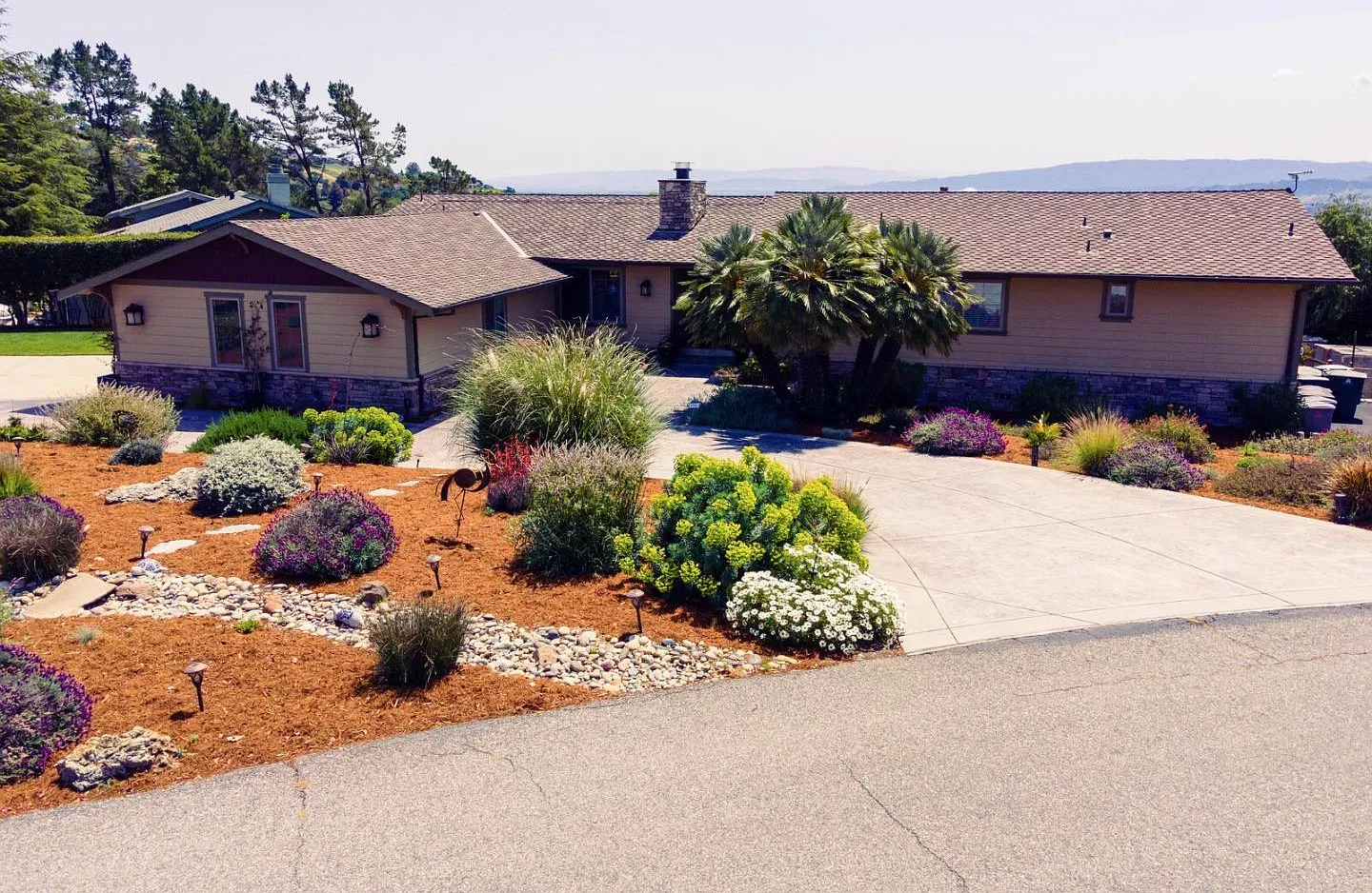 4 bed, 3126 sqft, $6,975 — Photo 3