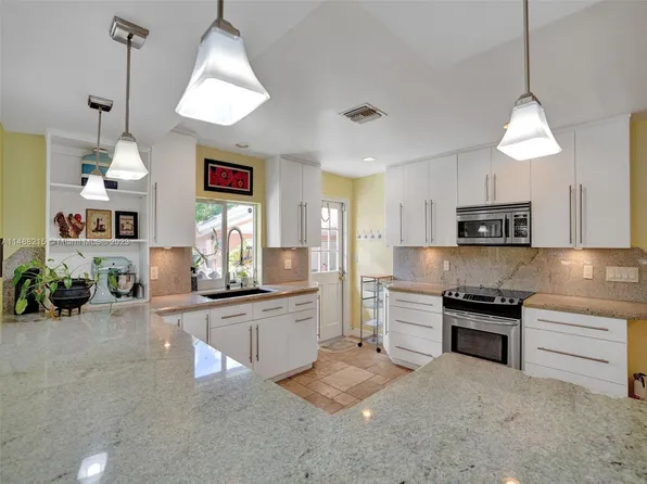 827 N Highland Dr, Hollywood, FL 33021