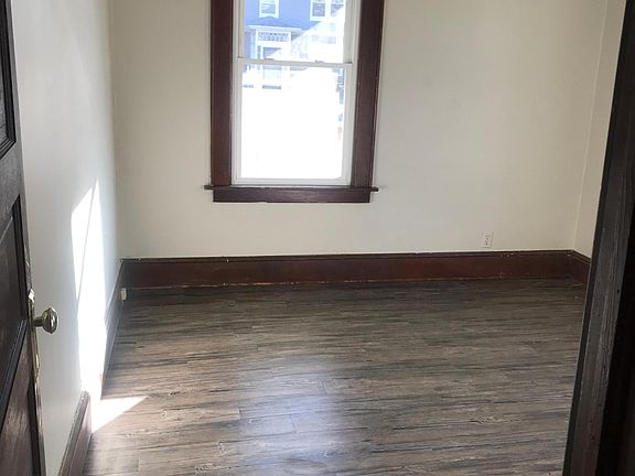 3rd image of 92 Newington Ave Floor 1
