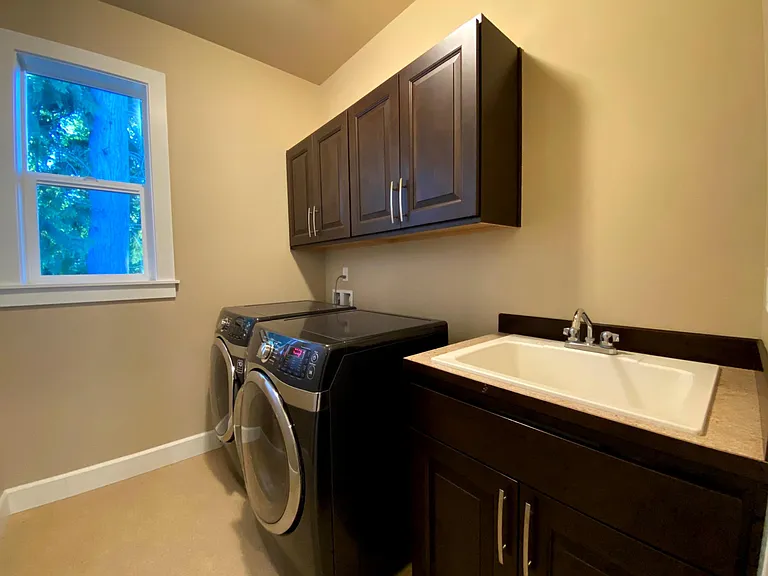 Washer dryer (included in rental)