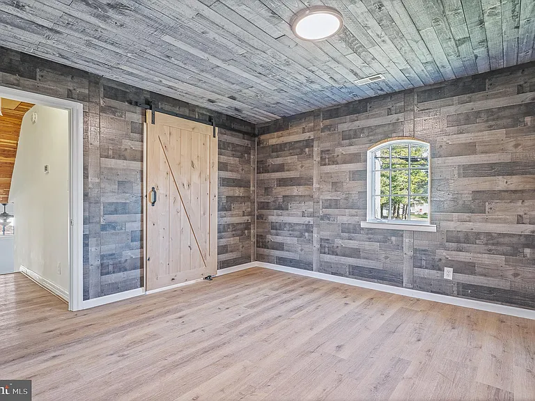 312 N Hammonds Ferry Rd — Photo 33