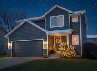 20 NE Badger Ln, Waukee, IA 50263