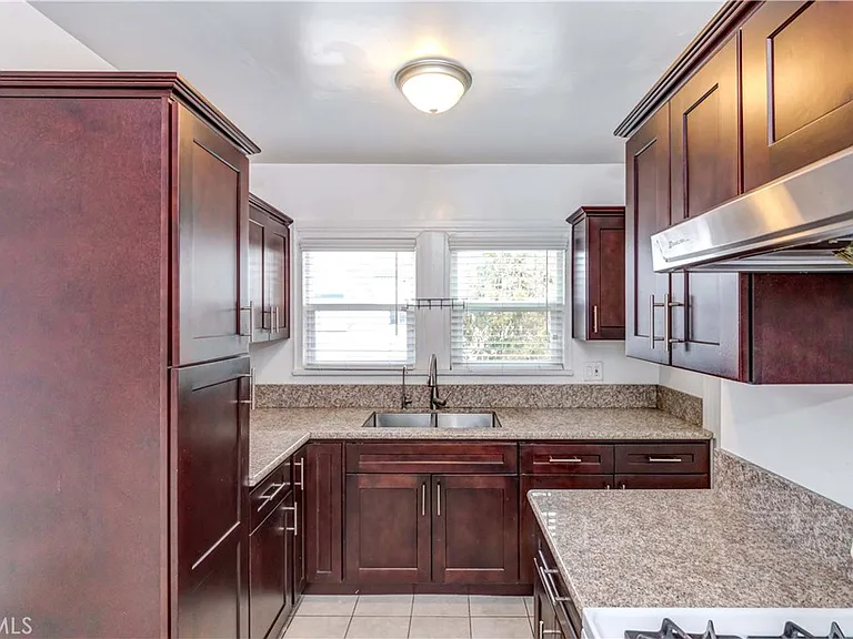 1308 S Van Ness Ave — Photo 7