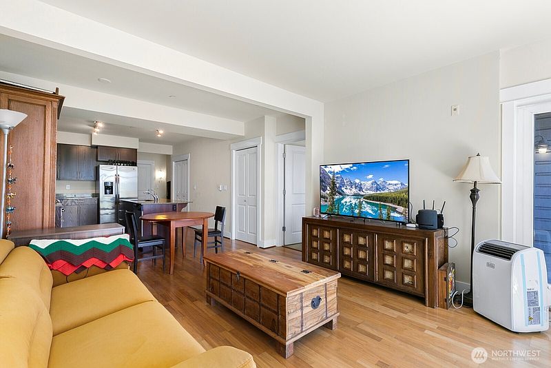 4th image of 699 John Street #516