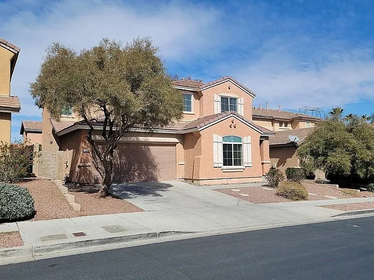 1022 Lone Pine River Ave — Photo 1