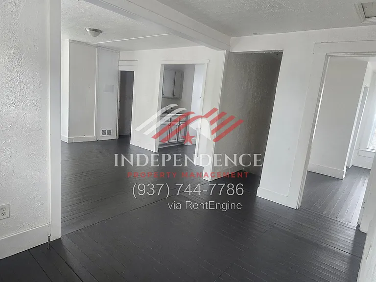 721 E Pearl St — Photo 3