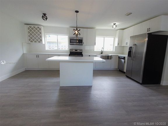 4th image of 800 NW 29th Ct #0