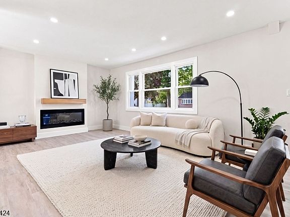 3rd image of 23 Buckingham Rd