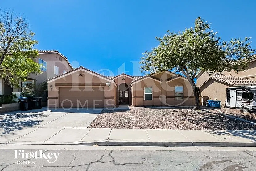 3 bed, 2.0 bath, 1952 sqft, $2,760 — Photo 2