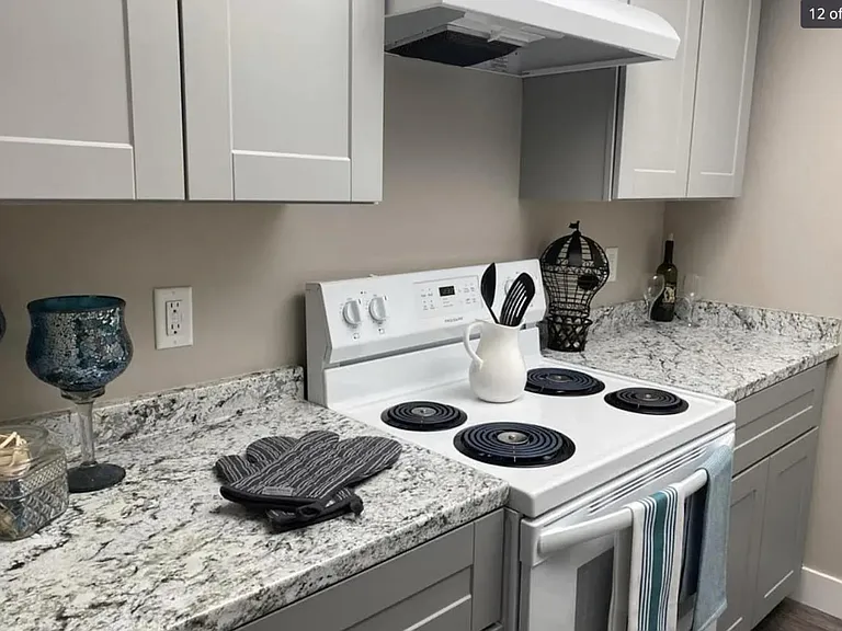 2403 Grandview Pl — Photo 11