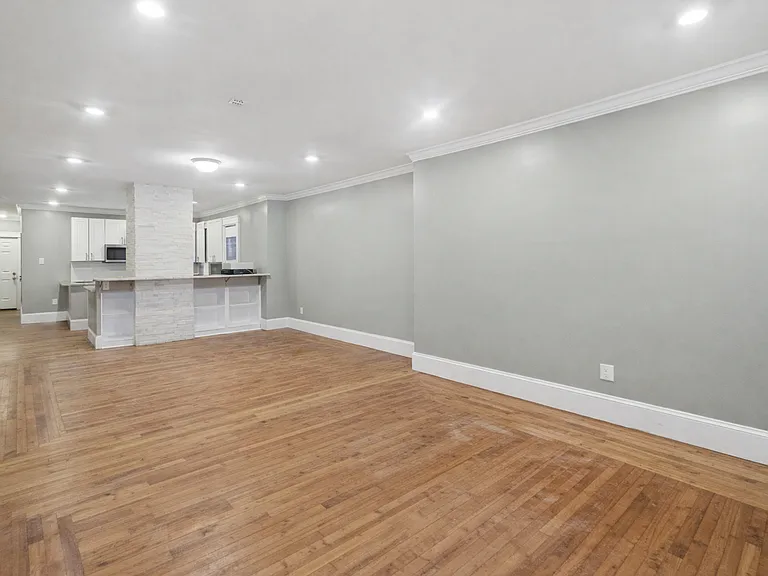 131 Providence St — Photo 6