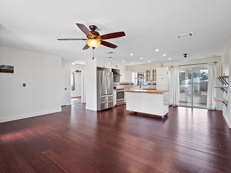 1712 Thomas Dr — Photo 7