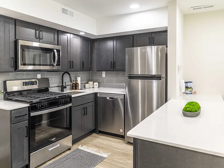 Lakeview Terrace — Photo 15