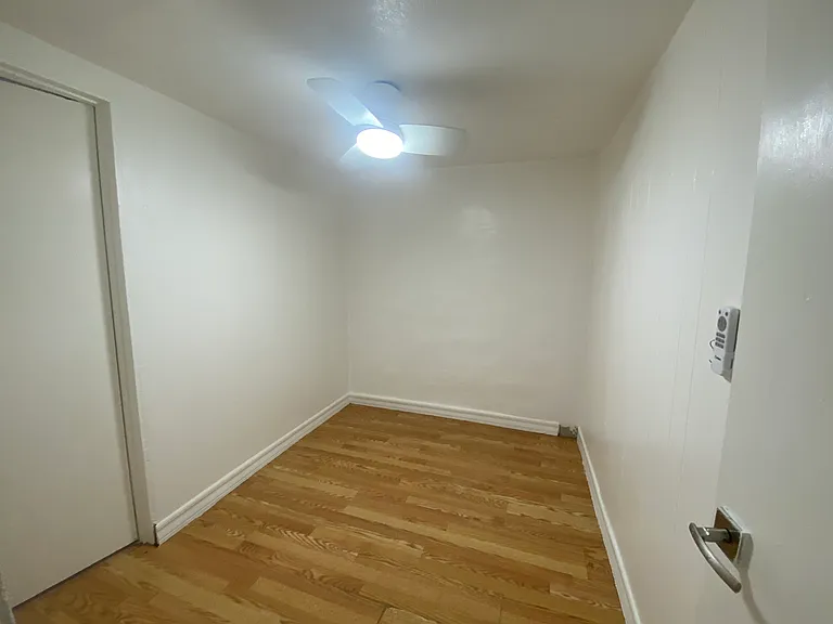 209 Easy Way — Photo 12