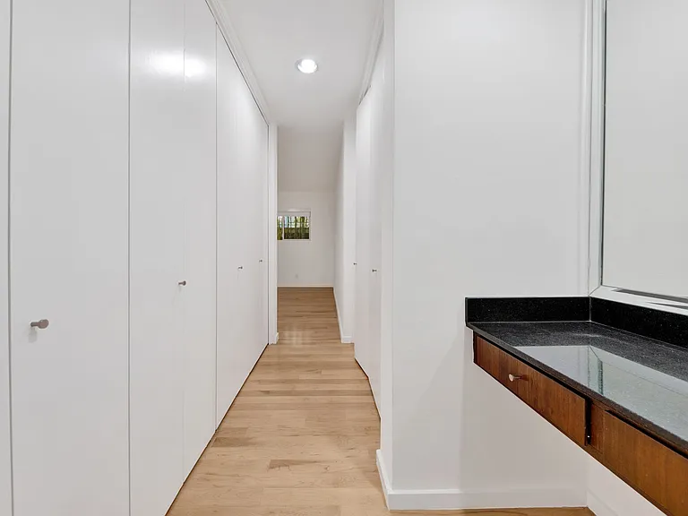 1147 N Clark St #206 — Photo 38