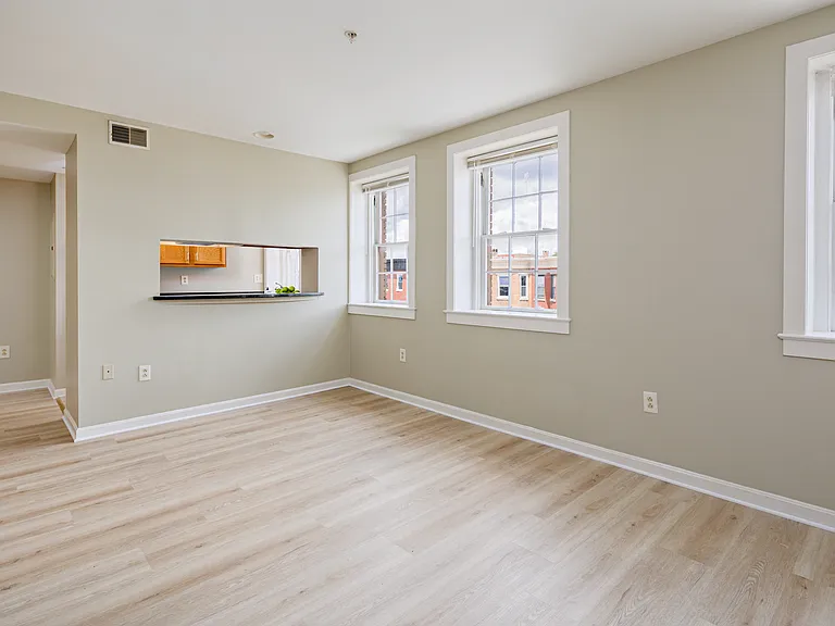 2438 Saint Paul St #2H — Photo 7