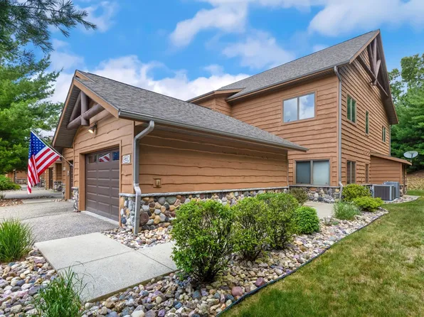 W4112 Vista Dr, Mauston, WI 53948