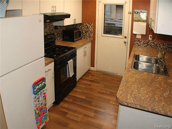 5th image of 1097 Hendricks Dr